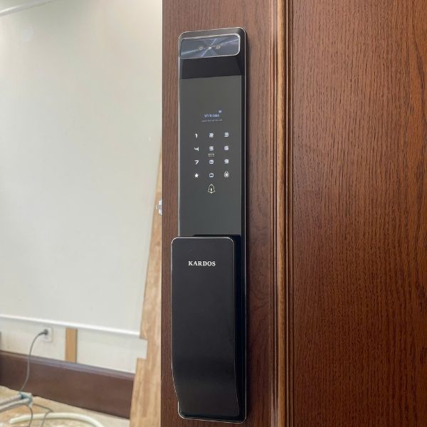 Khóa cửa vân tay Kardos SmartLock A8 Plus CNC Đen Face ID 3D