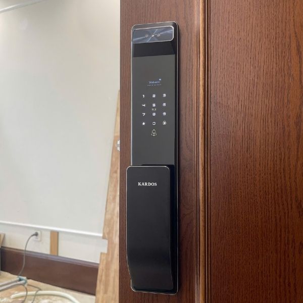 Khóa cửa vân tay Kardos SmartLock A8 Plus CNC Đen Face ID 3D