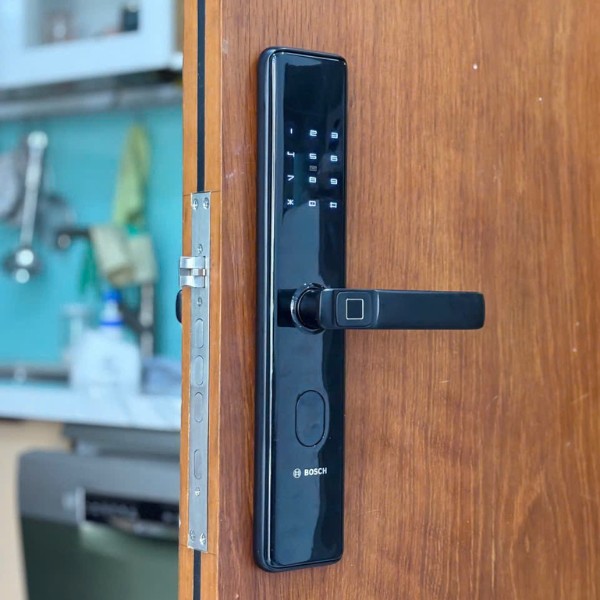 Khóa cửa vân tay cao cấp Bosch ID30
