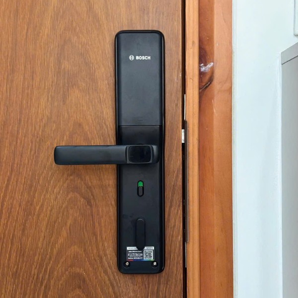 Khóa cửa vân tay cao cấp Bosch ID30