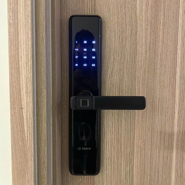 Khóa cửa vân tay cao cấp Bosch ID30
