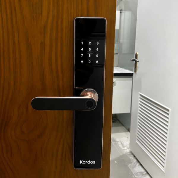 Khóa cửa vân tay Kardos SmartLock L8 Viền Đồng