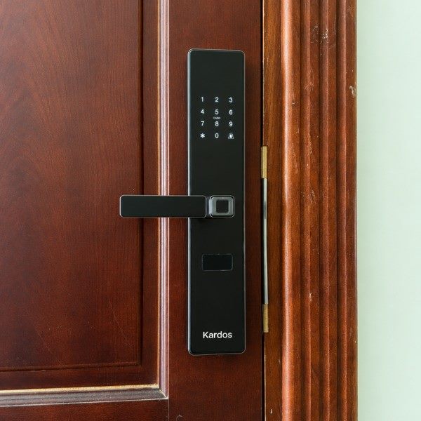 Khóa cửa vân tay Kardos SmartLock Q5 CNC Đen